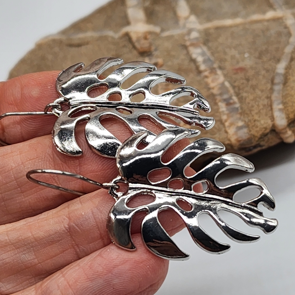 Anthro jewelry Rio Rhodium Hypoallergenic Earrings Designer Tropical Palm Leaf